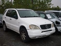 Weiß Gebraucht 1999 Mercedes ML430 SUV | 3.900 €