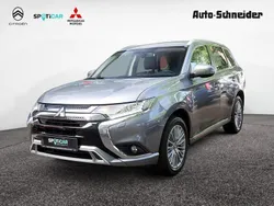 Grau (metallic) Gebraucht 2019 Mitsubishi Outlander P-HEV Basis SUV | 22.980 € (Etwas zu teuer)