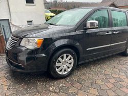 Schwarz Gebraucht 2013 Chrysler Voyager Van / Kleinbus | 10.495 € (Fairer Preis)