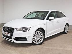 Weiß Gebraucht 2016 Audi A3 Sportback e-tron Ambiente Kleinwagen | 10.900 €