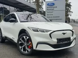 Starwhite platinium metallic Gebraucht 2022 Ford Mustang Mach-E Extended Range SUV | 37.890 € (Superpreis)