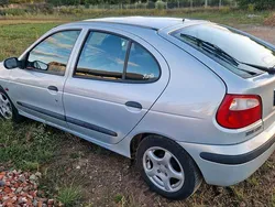 Silber Gebraucht 2002 Renault Mégane II Limousine | 1.000 €