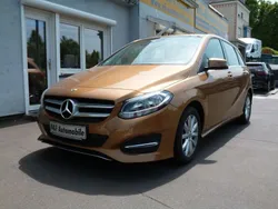 Gold Gebraucht 2017 Mercedes B180 Van / Kleinbus | 17.950 € (Fairer Preis)