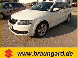 Weiß metallic Gebraucht 2013 Skoda Octavia Elegance Kombi | 18.490 €