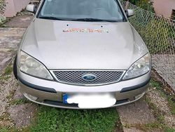 Gold Gebraucht 2003 Ford Mondeo Kombi | 500 €