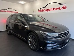 Grau Gebraucht 2022 VW Passat R-line Kombi | 31.890 € (Teuer)