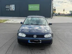 Blau Gebraucht 2002 VW Golf IV Kleinwagen | 1.450 € (Fairer Preis)