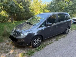 Grau Gebraucht 2011 Opel Zafira Design Edition Van / Kleinbus | 5.200 € (Fairer Preis)