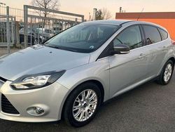 Grau Gebraucht 2013 Ford Focus Trend Limousine | 6.900 € (Etwas zu teuer)
