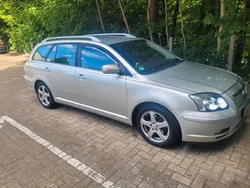 Silber Gebraucht 2003 Toyota Avensis Kombi | 2.900 €