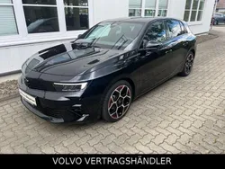 Diamant schwarz/karbon schwarz Gebraucht 2023 Opel Astra GS Line Limousine | 20.490 € (Fairer Preis)