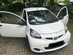 Weiß Gebraucht 2010 Toyota Aygo Cool Kleinwagen | 1.800 € (Guter Preis)