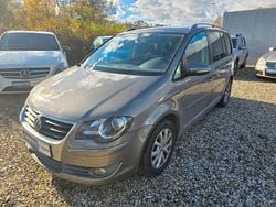 Grau Gebraucht 2010 VW Touran Freestyle Van / Kleinbus | 2.990 € (Guter Preis)