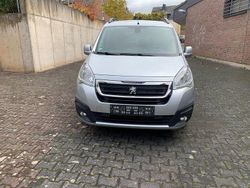 Grau Gebraucht 2017 Peugeot Partner Tepee Allure Van / Kleinbus | 8.700 € (Fairer Preis)