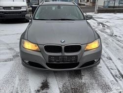 Grau Gebraucht 2012 BMW 318 Comfort Edition Kombi | 2.850 € (Superpreis)