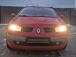 Rot Gebraucht 2004 Renault Mégane II Dynamique Limousine | 799 € (Fairer Preis)