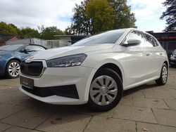 Weiß Gebraucht 2023 Skoda Fabia Ambition Kleinwagen | 14.900 € (Fairer Preis)