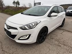 Weiß Gebraucht 2015 Hyundai i30 Trend Kombi | 5.190 € (Guter Preis)