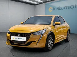 Gelb Gebraucht 2021 Peugeot e-208 Kleinwagen | 14.749 € (Guter Preis)