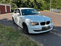 Weiß Gebraucht 2009 BMW 118 Kleinwagen | 2.200 € (Fairer Preis)