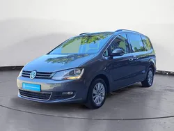 Grau Gebraucht 2017 VW Sharan Comfortline Van / Kleinbus | 26.430 € (Etwas zu teuer)
