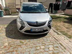 Silber Gebraucht 2015 Opel Zafira Tourer Edition Van / Kleinbus | 15.300 € (Teuer)
