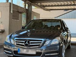 Grau Gebraucht 2012 Mercedes E200 Limousine | 10.999 € (Fairer Preis)
