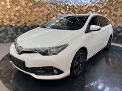 Weiß Gebraucht 2017 Toyota Auris Touring Sports Edition-S Kombi | 11.600 € (Fairer Preis)