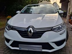 Weiß Gebraucht 2018 Renault Mégane IV Limousine | 10.750 €