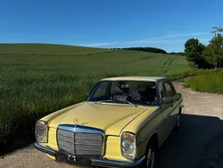 Beige Gebraucht 1974 Mercedes 200/8 Limousine | 15.000 €