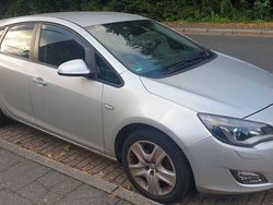 Silber Gebraucht 2010 Opel Astra Selection Limousine | 5.000 € (Fairer Preis)