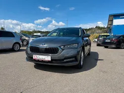 Grau Gebraucht 2022 Skoda Octavia Ambition Kombi | 19.999 € (Guter Preis)