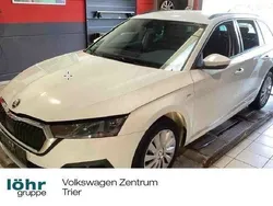 Moonweiss metallic Gebraucht 2022 Skoda Octavia Tour Kombi | 23.580 € (Fairer Preis)