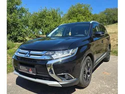 Pantherschwarz Gebraucht 2017 Mitsubishi Outlander Top SUV | 22.500 € (Etwas zu teuer)