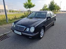 Schwarz Gebraucht 2000 Mercedes E320 Elegance Limousine | 2.300 € (Superpreis)