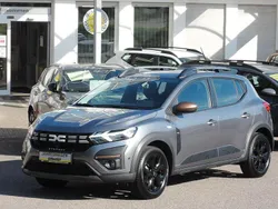 Dolomit grau (metallic) Gebraucht 2024 Dacia Sandero Extreme Kleinwagen | 18.980 € (Fairer Preis)
