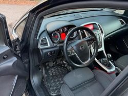 Schwarz Gebraucht 2011 Opel Astra Kombi | 2.900 € (Fairer Preis)