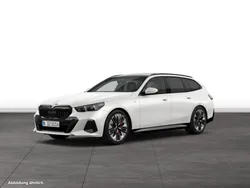 Weiß Gebraucht 2024 BMW 540 Kombi | 70.256 € (Teuer)