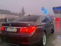 Grau Gebraucht 2010 BMW 730 Limousine | 8.200 €