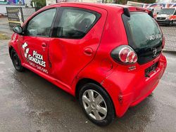 Rot Gebraucht 2009 Toyota Aygo Team Kleinwagen | 990 €