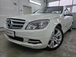 Weiß Gebraucht 2010 Mercedes C200 Limousine | 13.990 €