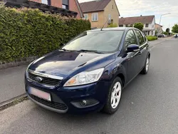 Blau Gebraucht 2010 Ford Focus Limousine | 3.555 € (Fairer Preis)