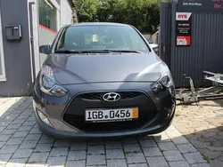 Grau Gebraucht 2016 Hyundai ix20 Van / Kleinbus | 7.499 € (Guter Preis)