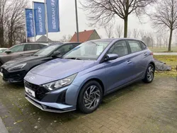 Meta blue / mic Gebraucht 2024 Hyundai i20 Trend Limousine | 20.390 € (Fairer Preis)