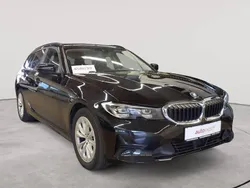 Saphirschwarz metallic Gebraucht 2022 BMW 318 Advantage Kombi | 24.290 € (Guter Preis)
