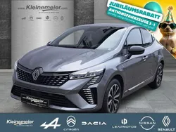 Grau Gebraucht 2025 Renault Clio V Techno Limousine | 25.990 € (Etwas zu teuer)