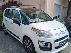 Weiß Gebraucht 2017 Citroën C3 Picasso Exclusive Van / Kleinbus | 11.990 €