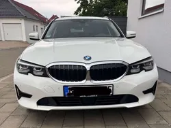 Weiß Gebraucht 2022 BMW 330e Kombi | 30.300 € (Superpreis)