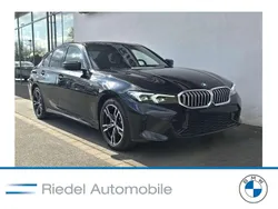 Saphirschwarz metallic Gebraucht 2025 BMW 330e M Sport Limousine | 52.990 € (Fairer Preis)