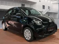Schwarz schwarz Gebraucht 2022 Smart ForFour Electric Drive Kleinwagen | 9.800 € (Fairer Preis)